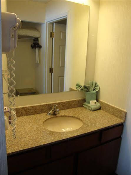 Host Inn An All Suites Hotel Wilkes-Barre Exterior foto